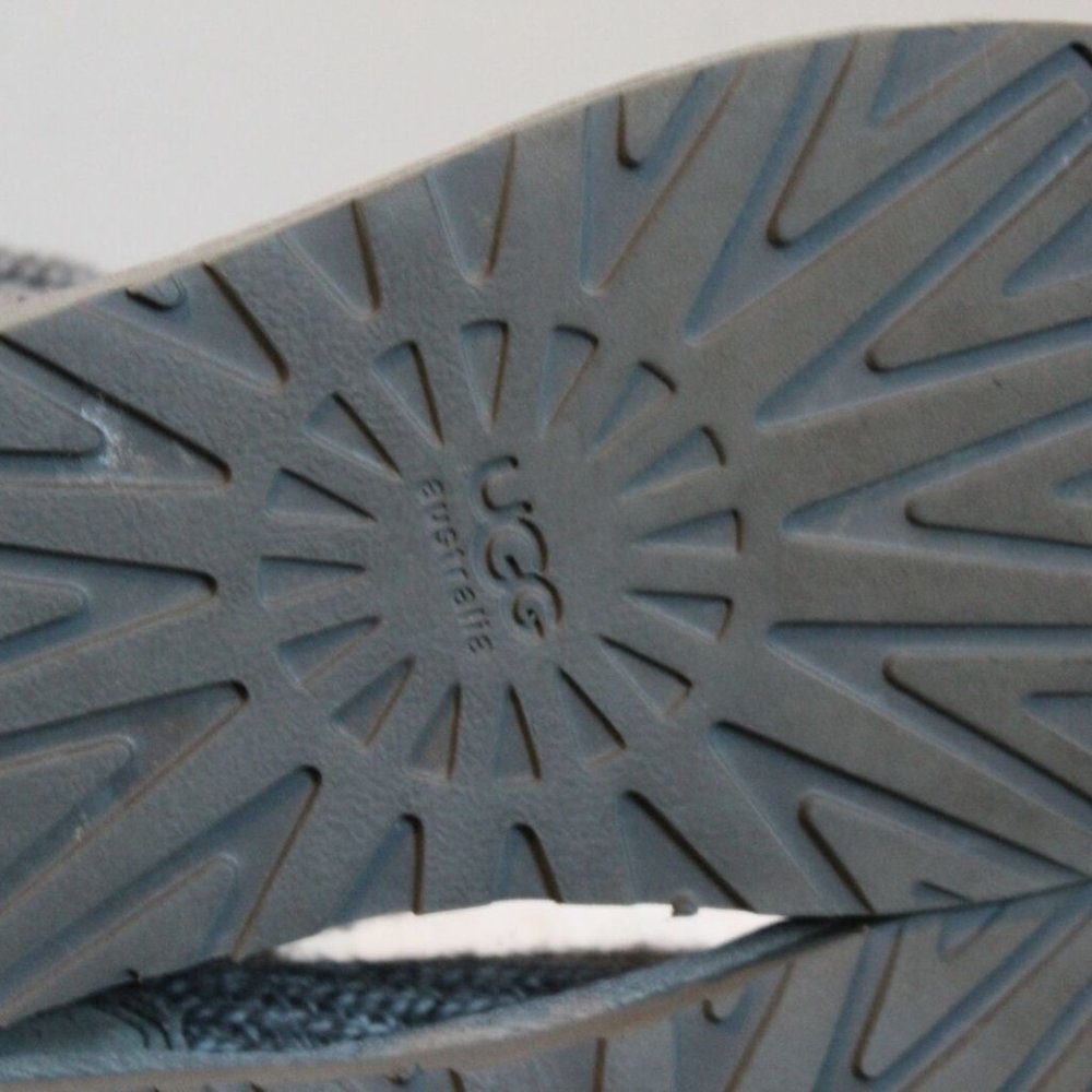 UGG Classic Cardy Button Detailed Sweater Knit Boots 5819 Gray Size 8 H12130 - Picture 8 of 11